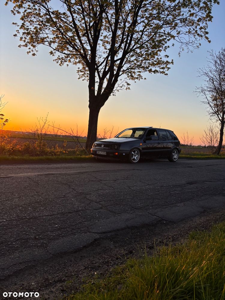 Volkswagen Golf 1.8 GT - 2