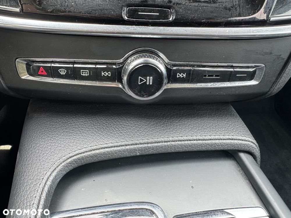 Volvo V90 D4 SCR Momentum Pro - 29