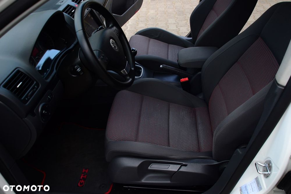 Volkswagen Golf - 22