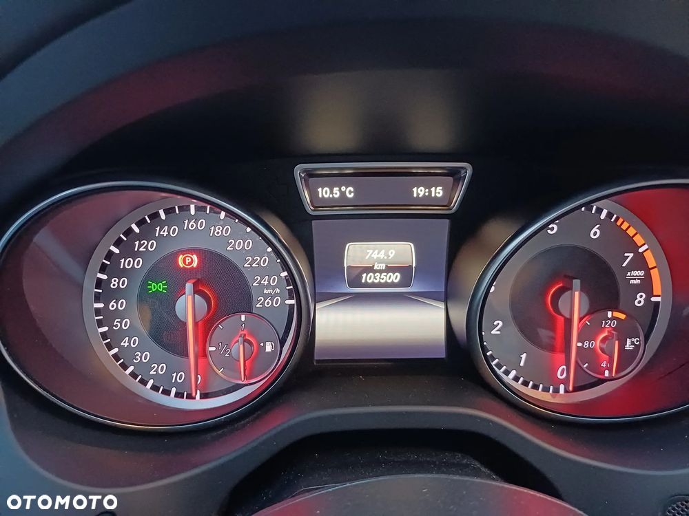 Mercedes-Benz GLA 200 - 13