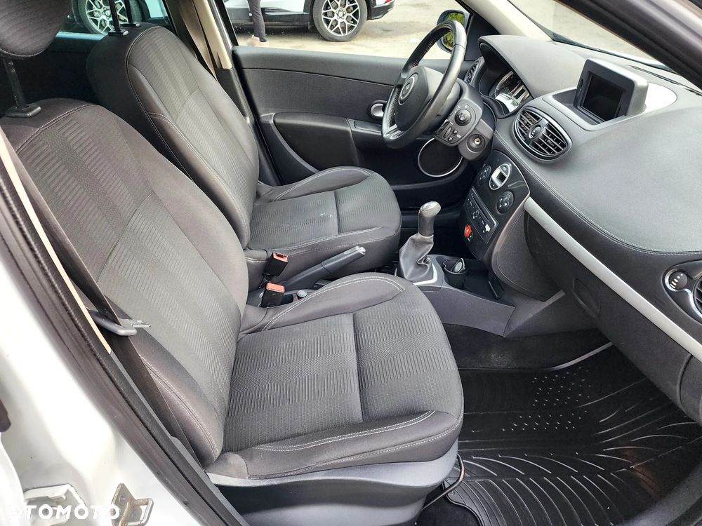 Renault Clio - 25