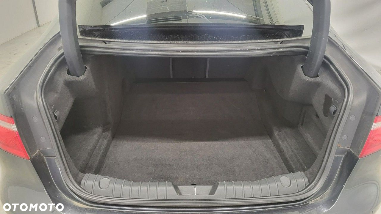 Jaguar XF 2.0 T Prestige - 22