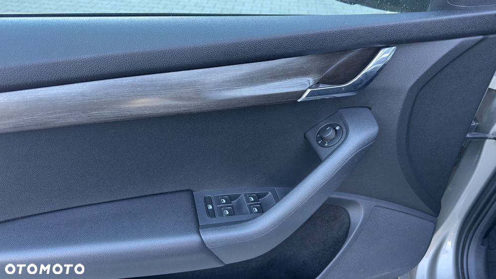 Skoda Octavia Combi 2.0 TDI 4x4 DSG Scout - 19