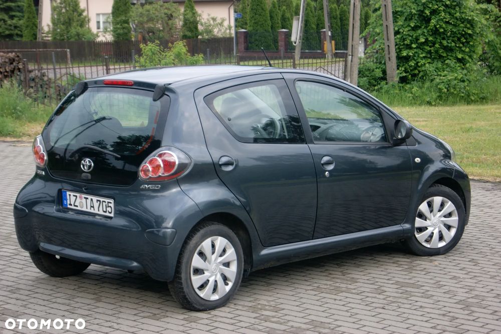 Toyota Aygo Connect - 11