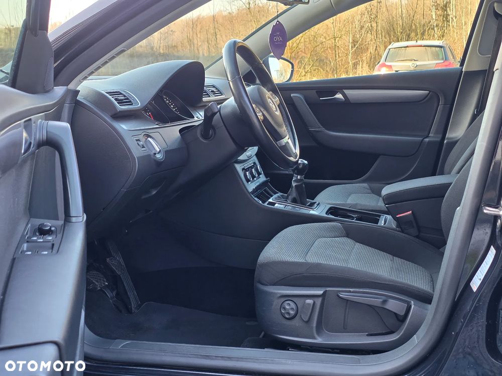Volkswagen Passat 2.0 TDI Highline - 12