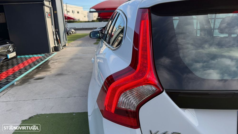 Volvo V60 2.4 D6 Momentum AWD Phev - 11