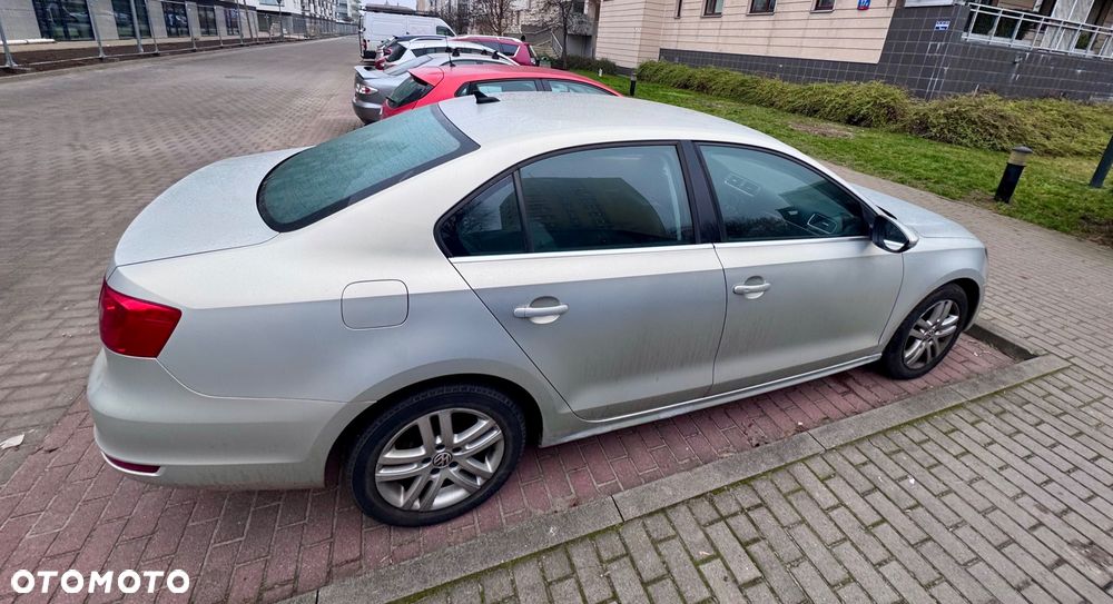 Volkswagen Jetta 1.6 TDI Highline Optimum - 15