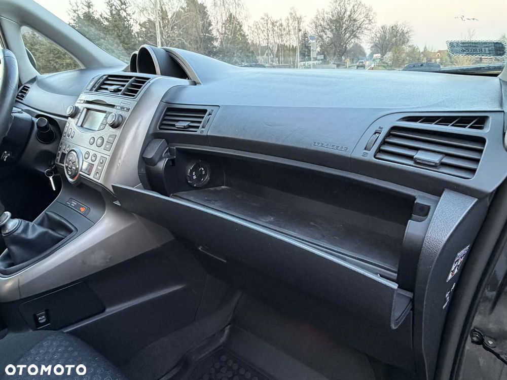 Toyota Verso 2.0 D-4D Sol SW 7os - 37