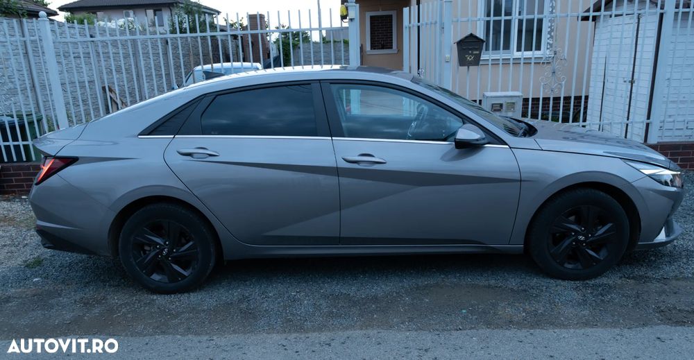 Hyundai Elantra 1.6 l 123 CP 6MT Highway - 3