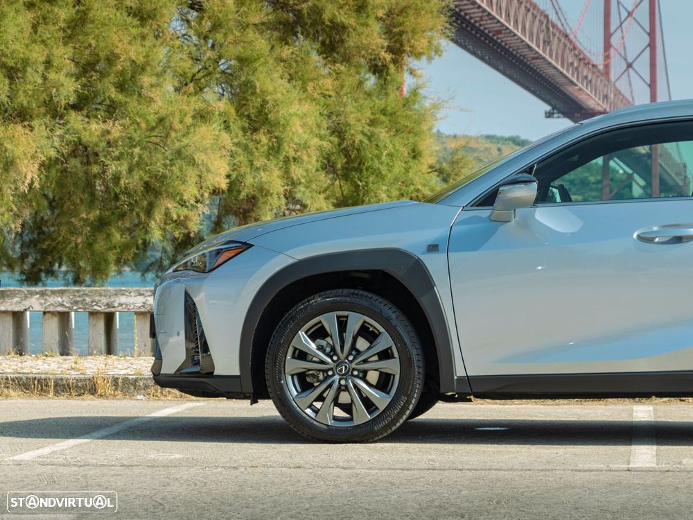 Lexus UX 250h Sport (Ecrã 12.3) - 17