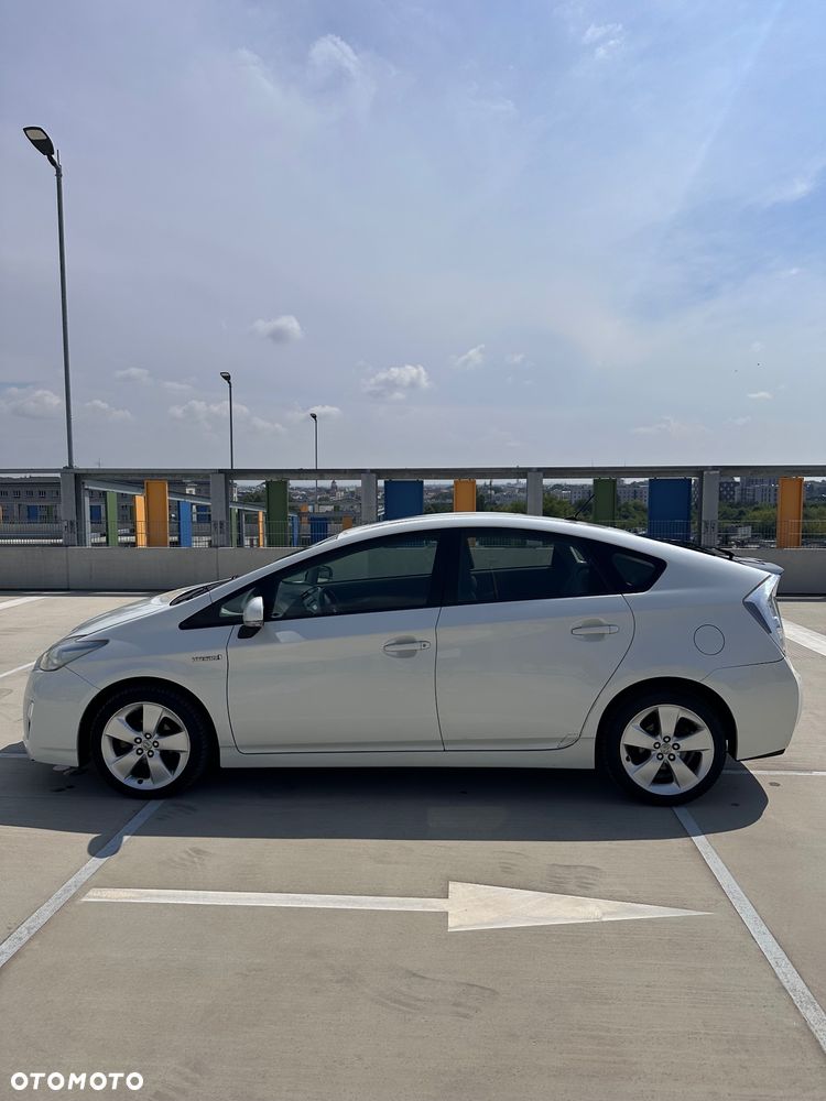 Toyota Prius (Hybrid) Life - 8
