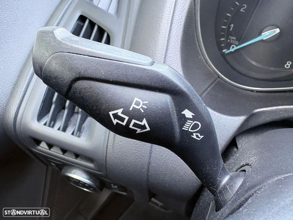 Ford Focus 1.0 EcoBoost S&S COOL&CONNECT DESIGN - 40