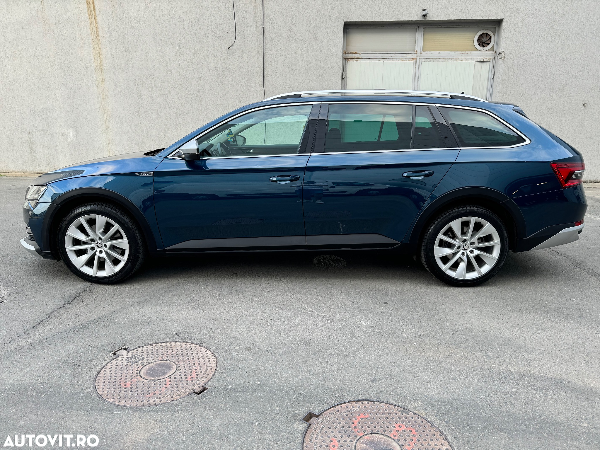 Skoda Superb Combi 2.0 TDI 4X4 DSG Scout - 11