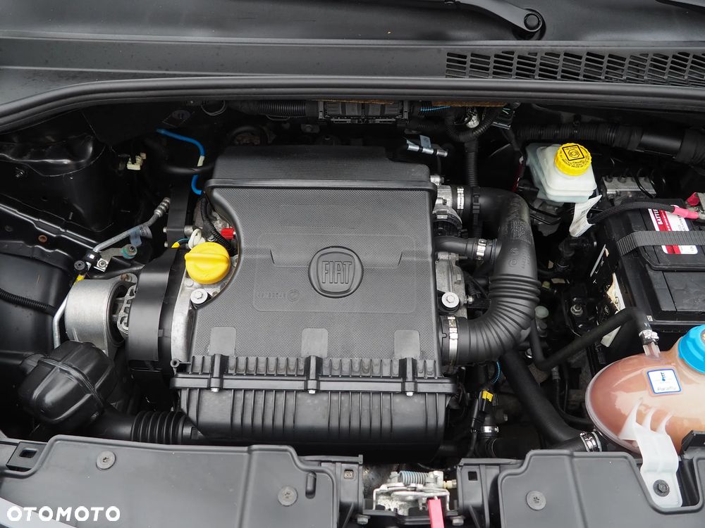 Fiat 500L 1.4 16V Urban Edition - 29