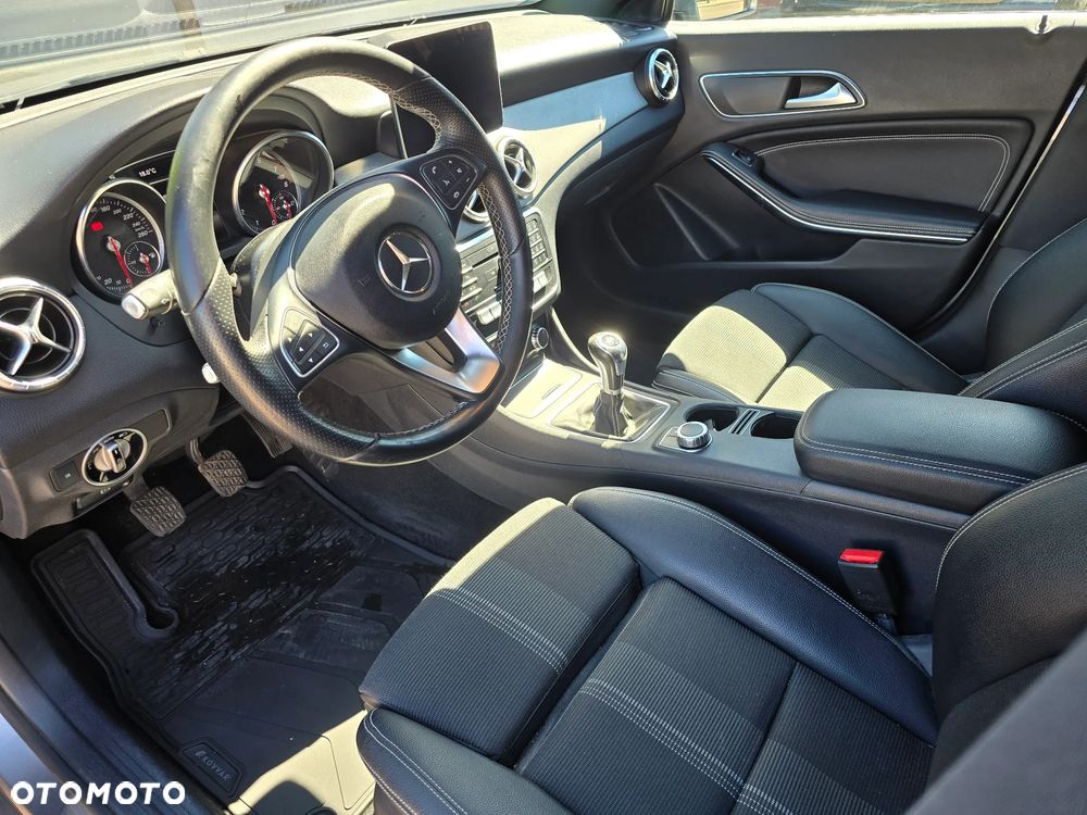 Mercedes-Benz CLA 180 UrbanStyle Edition - 6