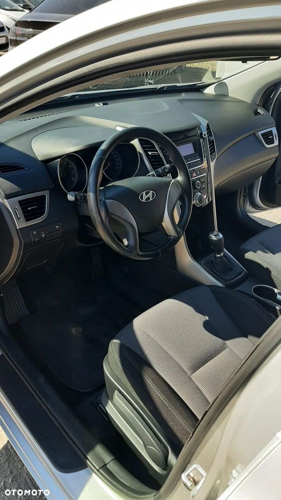 Hyundai i30 1.4 Trend - 14