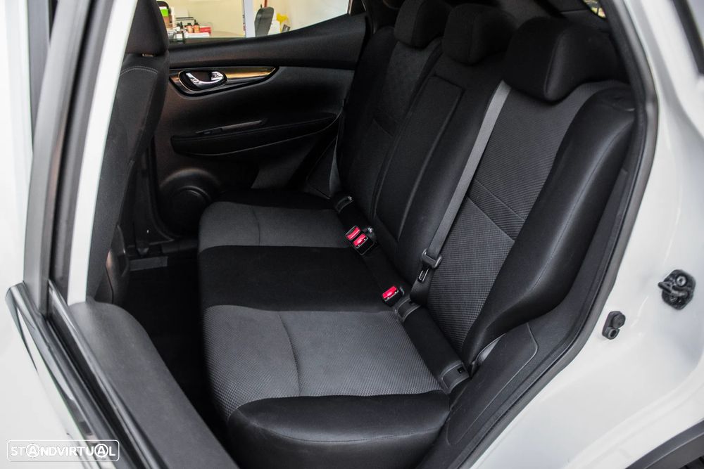 Nissan Qashqai 1.2 DIG-T Xtronic N-Connecta - 29