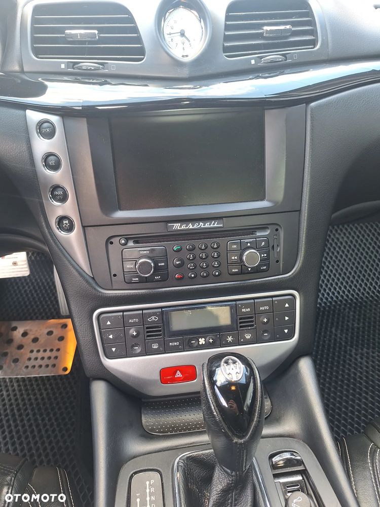 Maserati GranTurismo S Automat - 17