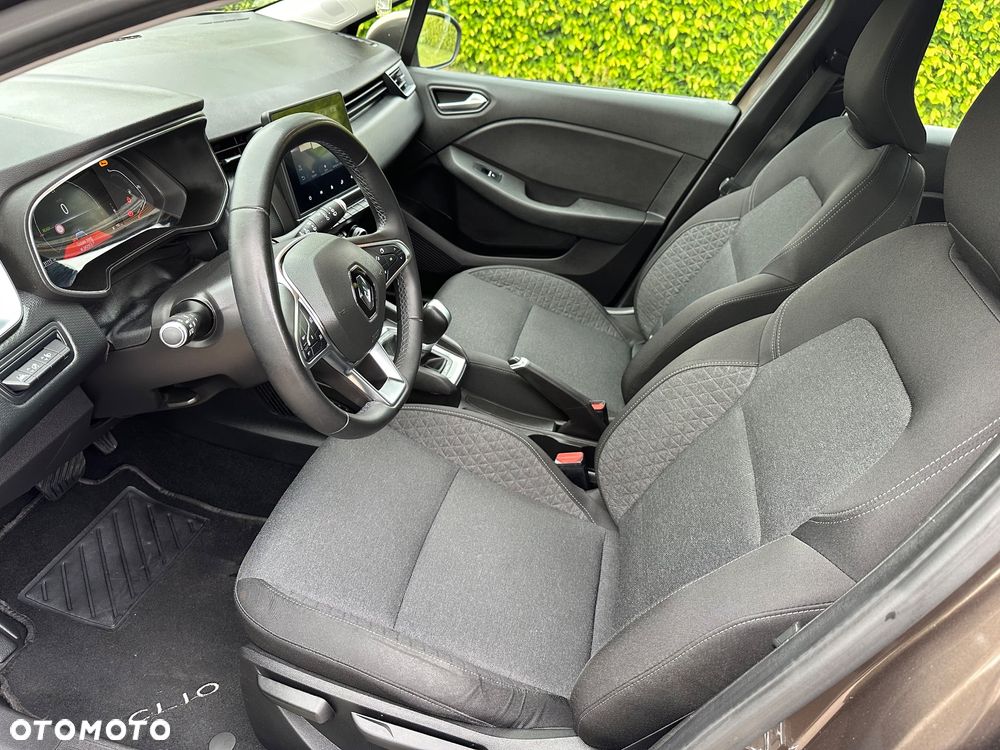 Renault Clio E-TECH Hybrid 140 INTENS - 29