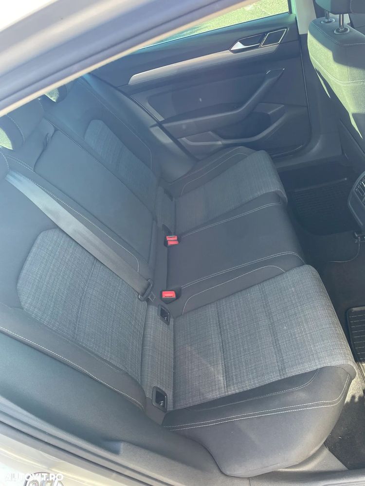 Volkswagen Passat - 21