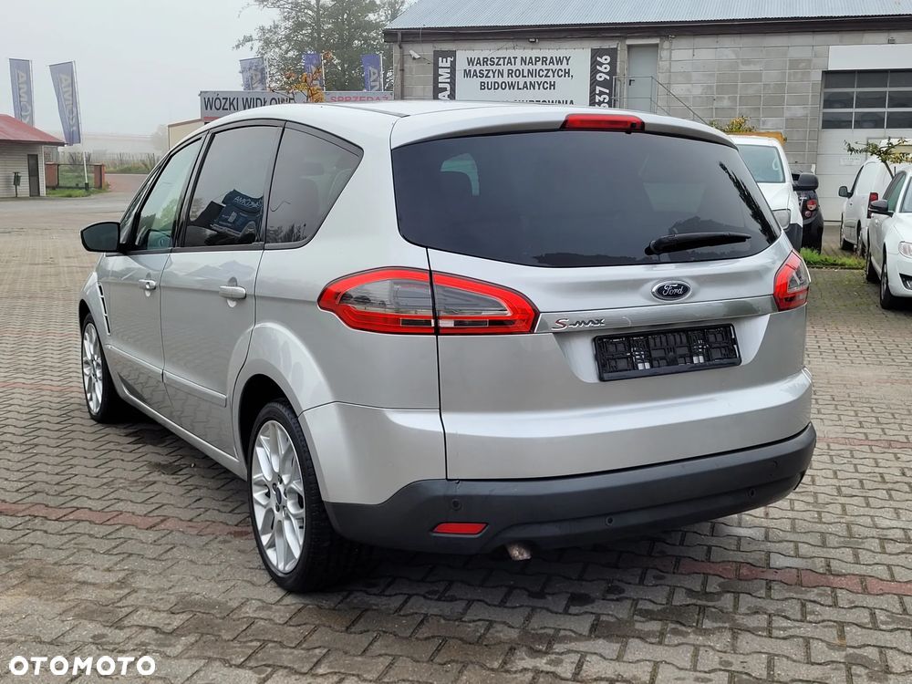 Ford S-Max - 11
