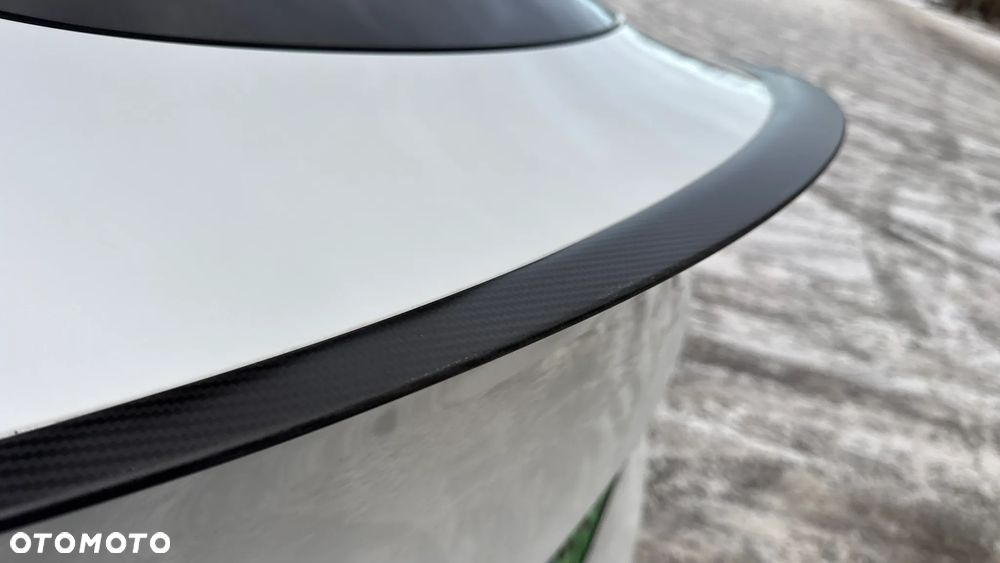 Tesla Y Performance AWD - 15