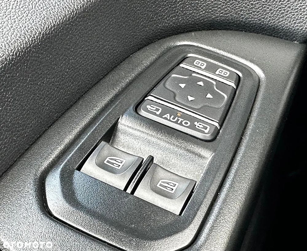 Renault Trafic 2.0 dCi EDC - 23