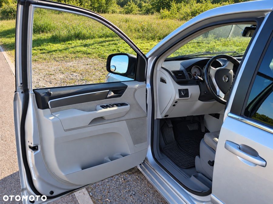 Volkswagen Routan - 20