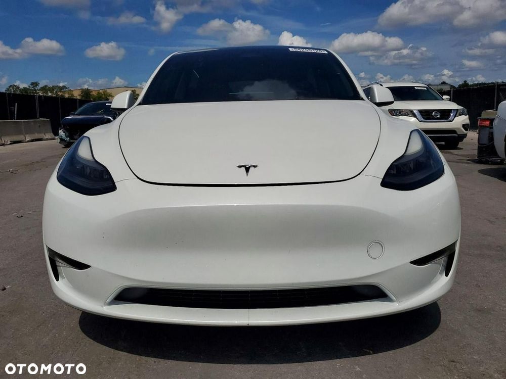 Tesla Model Y - 2