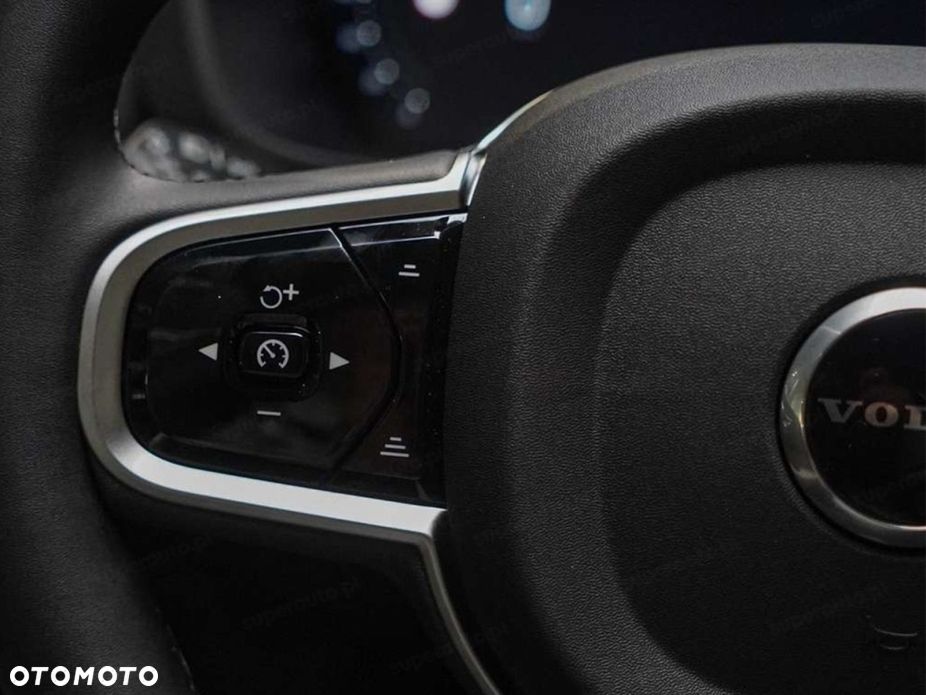 Volvo XC 60 B5 B AWD Plus Dark - 8