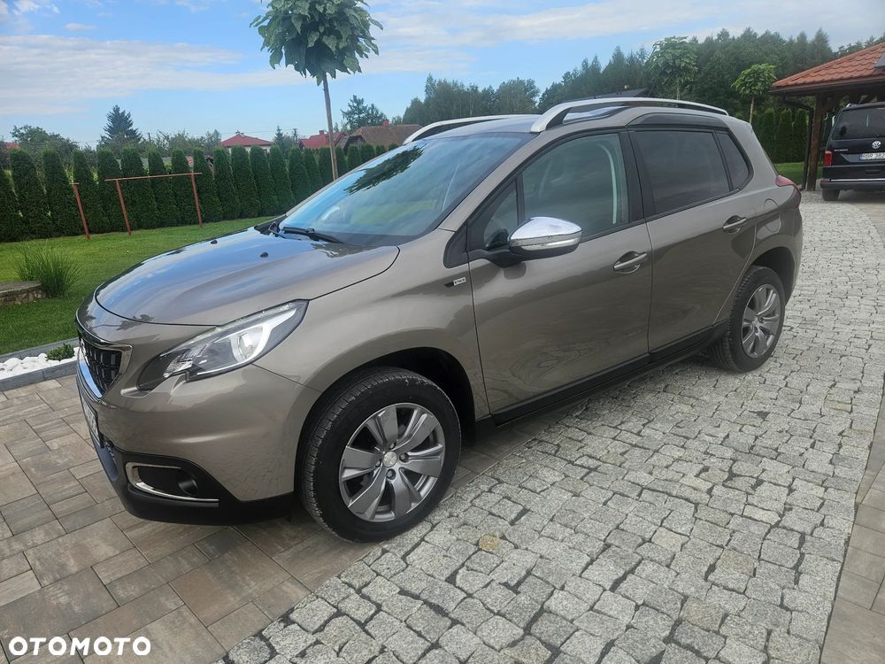 Peugeot 2008 1.2 Pure Tech Signature - 4