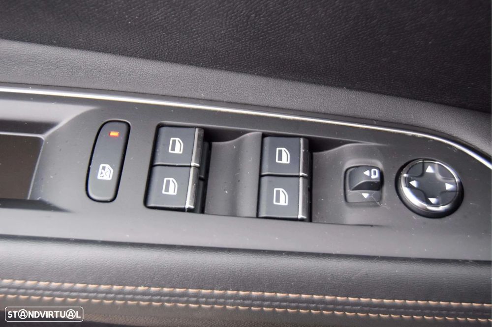 Peugeot 3008 1.6 Hybrid GT Pack e-EAT8 - 18