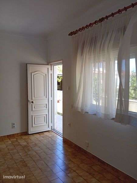 Apartamento T0 Arrenda-se - Grande imagem: 3/3
