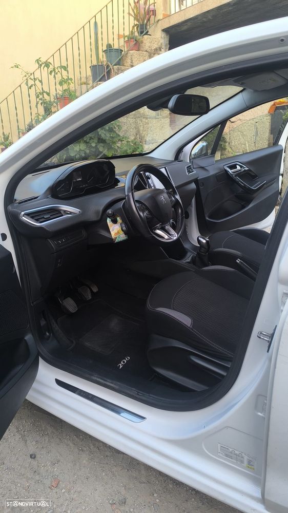 Peugeot 208 1.2 PureTech Style - 5