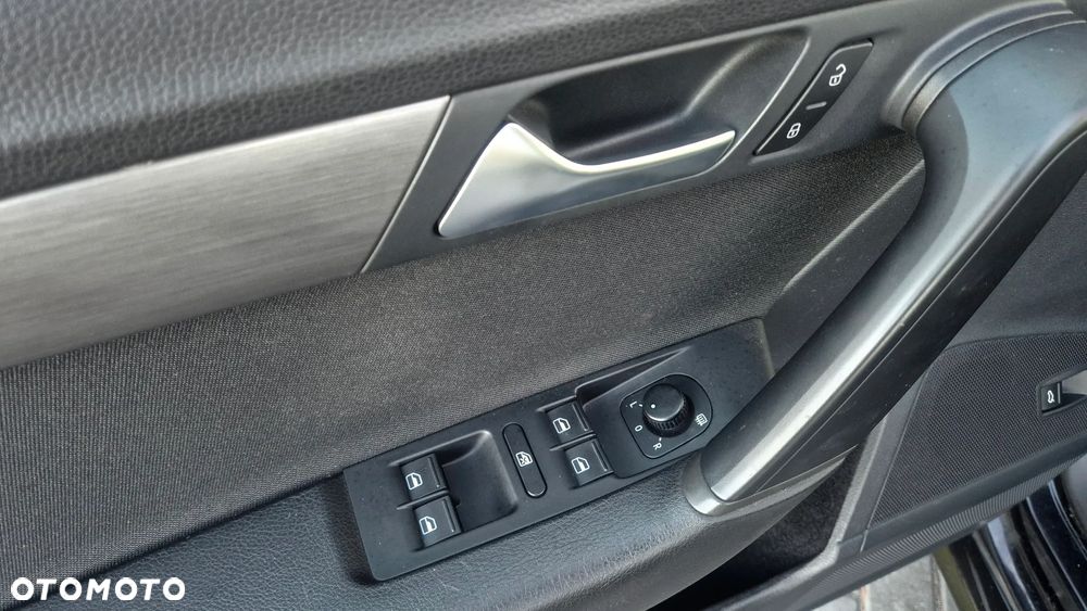 Volkswagen Passat - 11