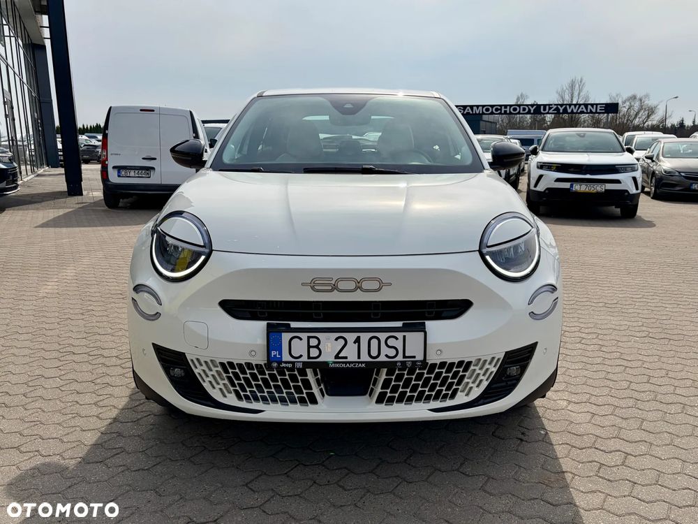 Fiat 600 1.2 Turbo eDCT - 2