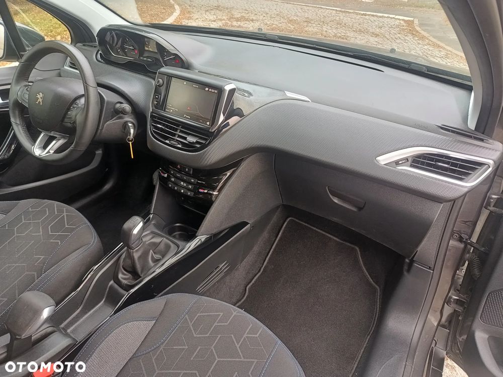 Peugeot 2008 PureTech 82 Signature - 17