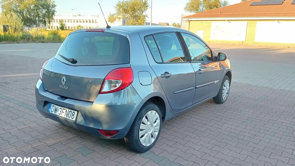 Renault Clio 1.2 16V Alize - 8