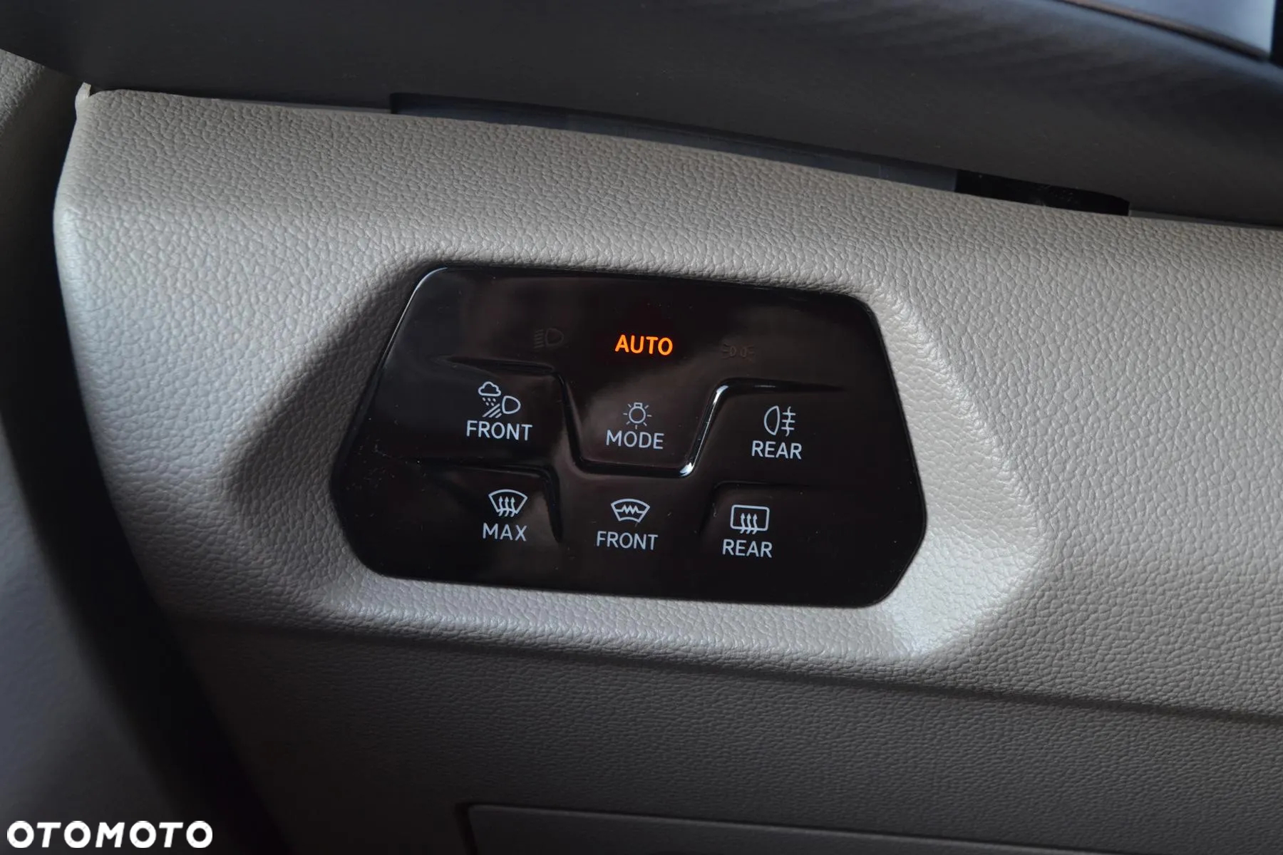 Volkswagen Multivan 2.0 TSI L2 Life DSG - 17