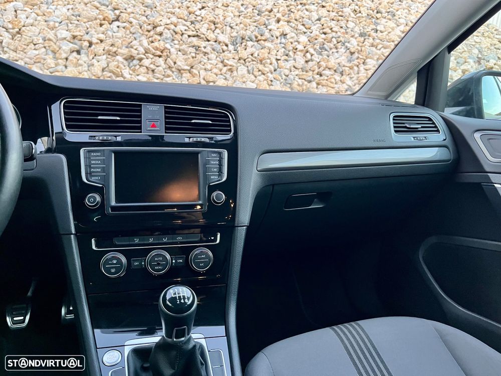 VW Golf - 30