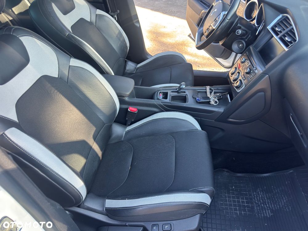 Citroën DS4 1.6 e-HDi SoChic MCP - 11
