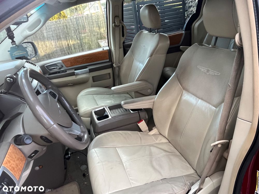 Chrysler Town & Country - 20