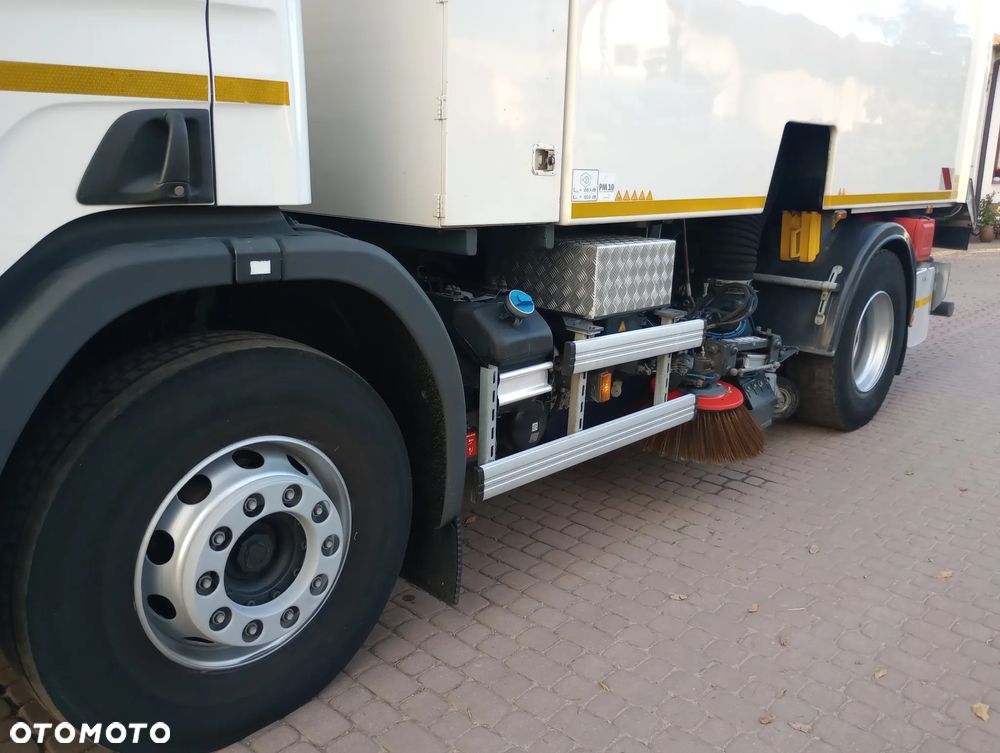 Scania P250 Euro-6 Zamiatarka Brock SL280 Mercedes - 5