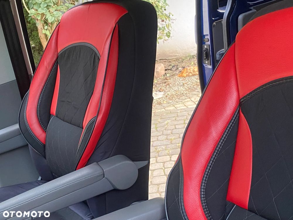 Volkswagen Caravelle - 12