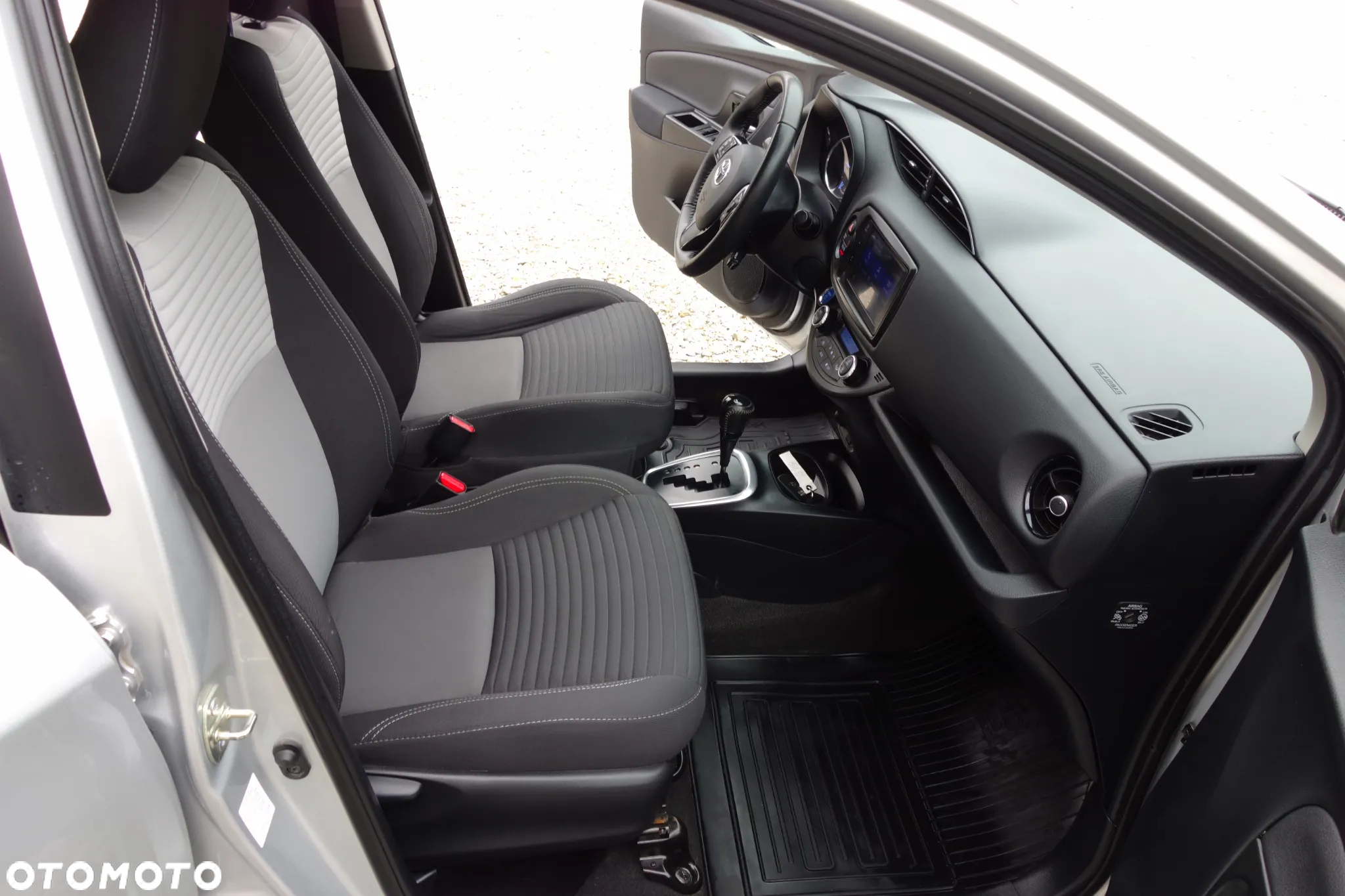 Toyota Yaris Hybrid 1.5 VVT-i Selection - 29