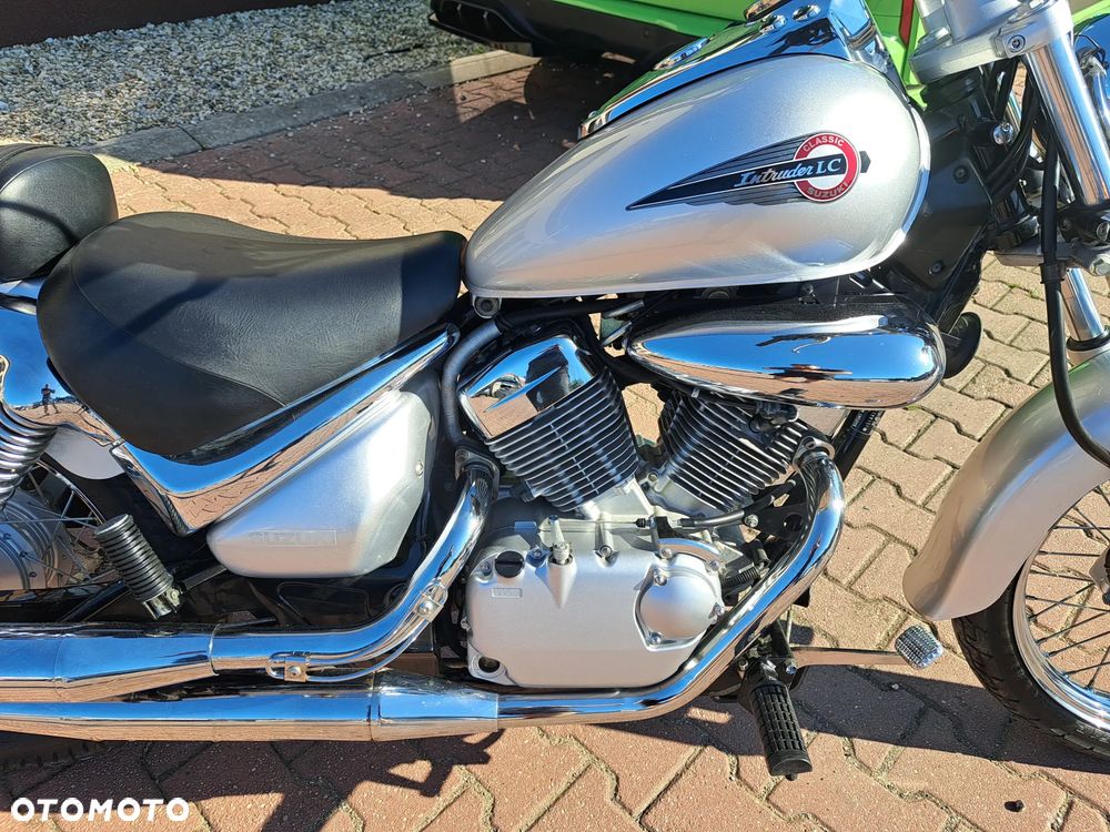 Suzuki Intruder - 14
