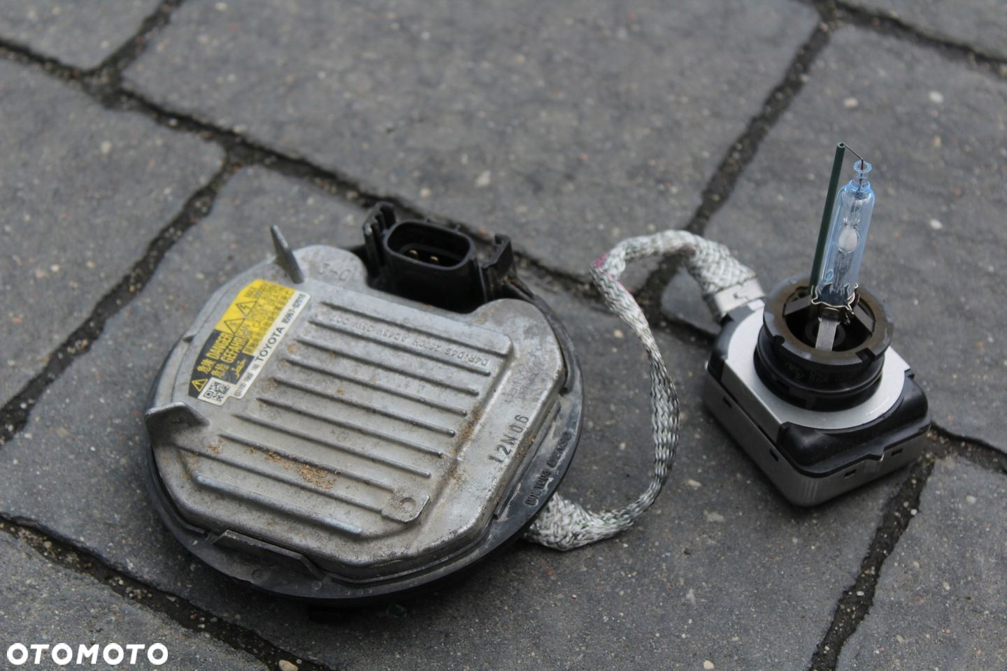 TOYOTA AVENSIS T27 PRZETWOERNICA LAMPY XENON 85967-02010 - 7