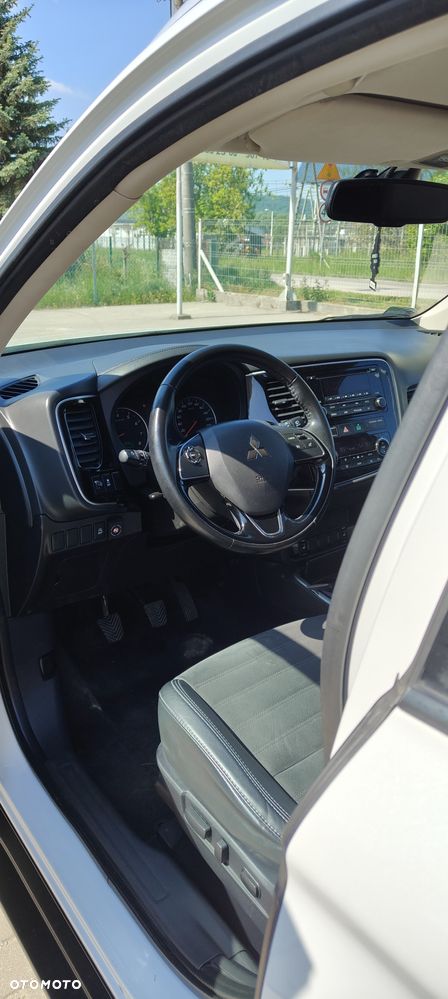 Mitsubishi Outlander 2.0 Invite + 2WD - 6