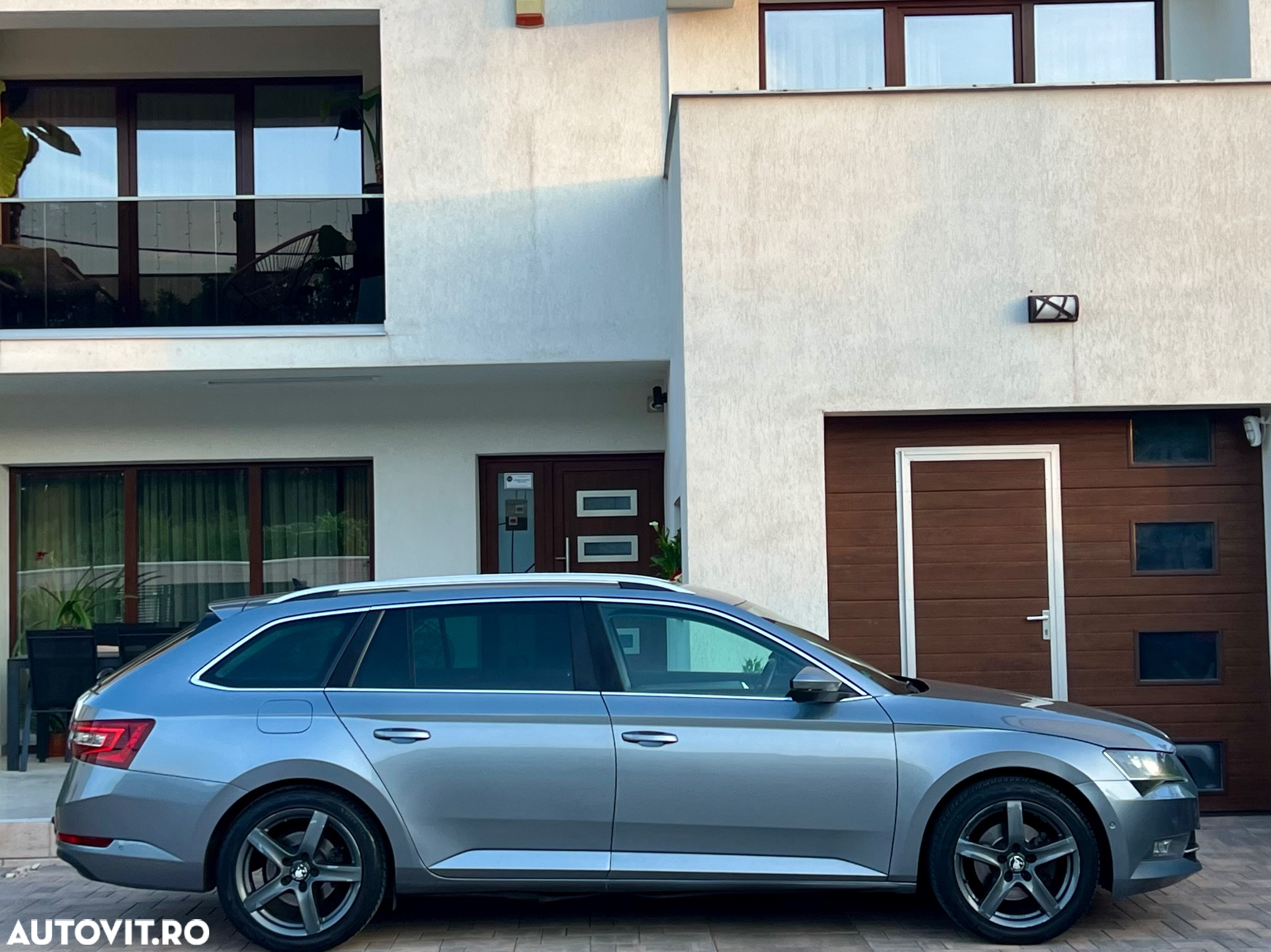Skoda Superb Combi 1.6 TDI DSG Ambition - 9