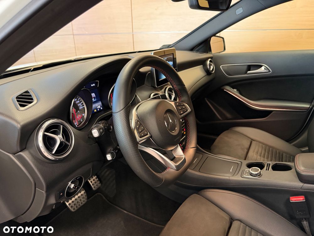 Mercedes-Benz GLA 200 7G-DCT AMG Line - 9